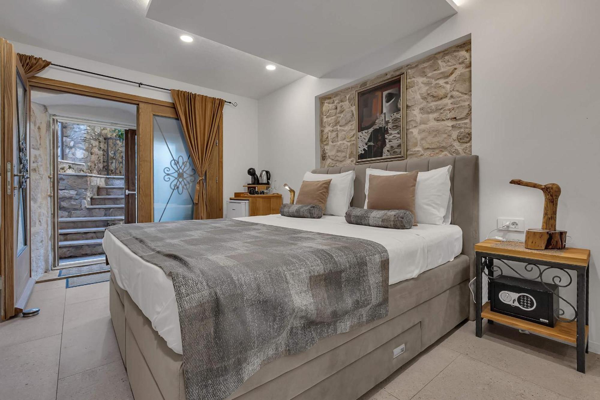 Luxury Palace Bed & Breakfast