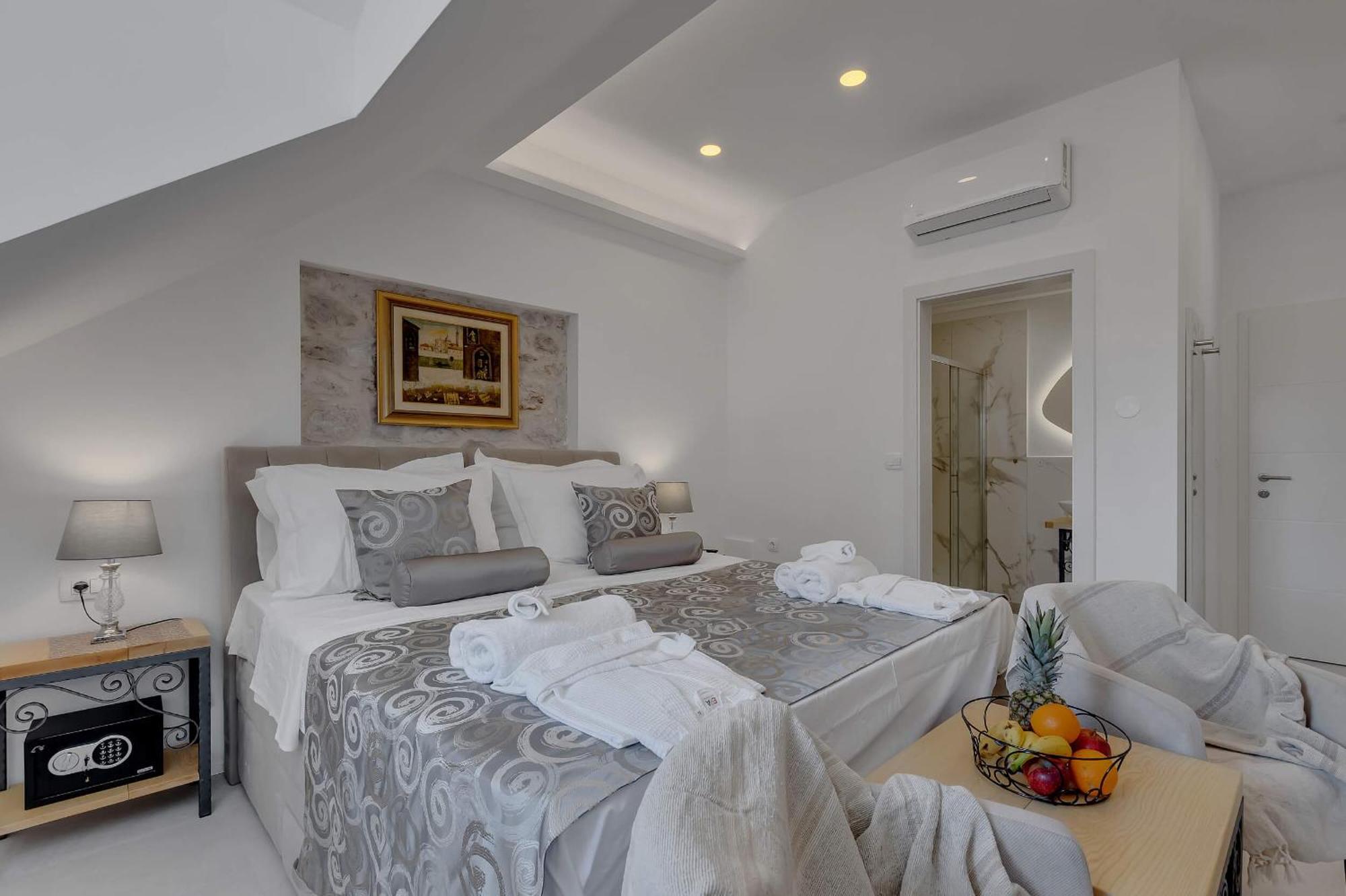 Luxury Palace Bed & Breakfast 4*